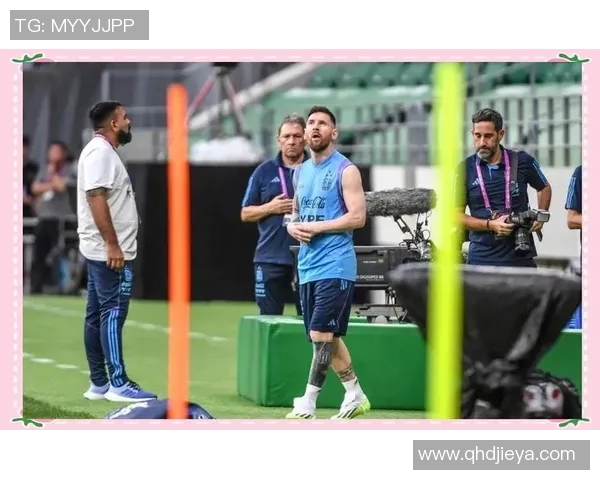 梅西社交媒体点赞动作引发热议球迷媒体持续关注讨论不断 梅西社交媒体点赞动作引发热议球迷媒体持续关注讨论不断