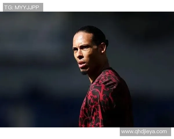 范戴克荣膺英超月度最佳球员表现稳健攻防俱佳实至名归 范戴克荣膺英超月度最佳球员表现稳健攻防俱佳实至名归